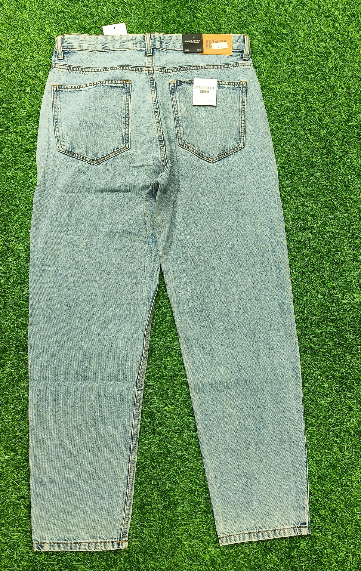Jack & Jones
Men Straight Fit Low-Rise Ice Wash Denim