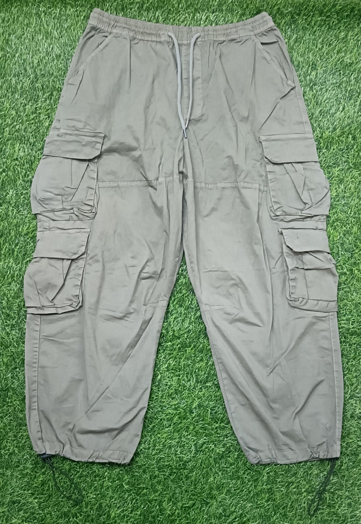 Men's Olive green  8 Pocket Balloon Fit Cargo Pants with Drawstring Elastic Waist and Bottom Adjustable Elastic Light Weight Trousers