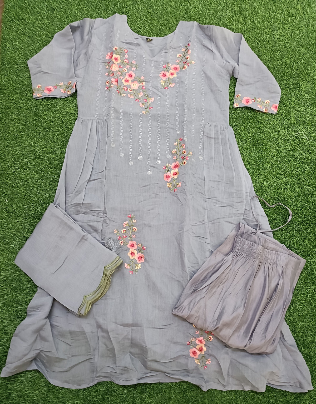 Women’s Mauve color Cotton Blend Floral Embroidered 3-Piece Kurti Set