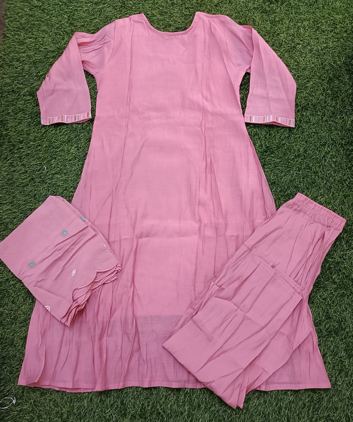 Women’s Dusty Pink Rayon Blend Embroidered 3-Piece Kurti set