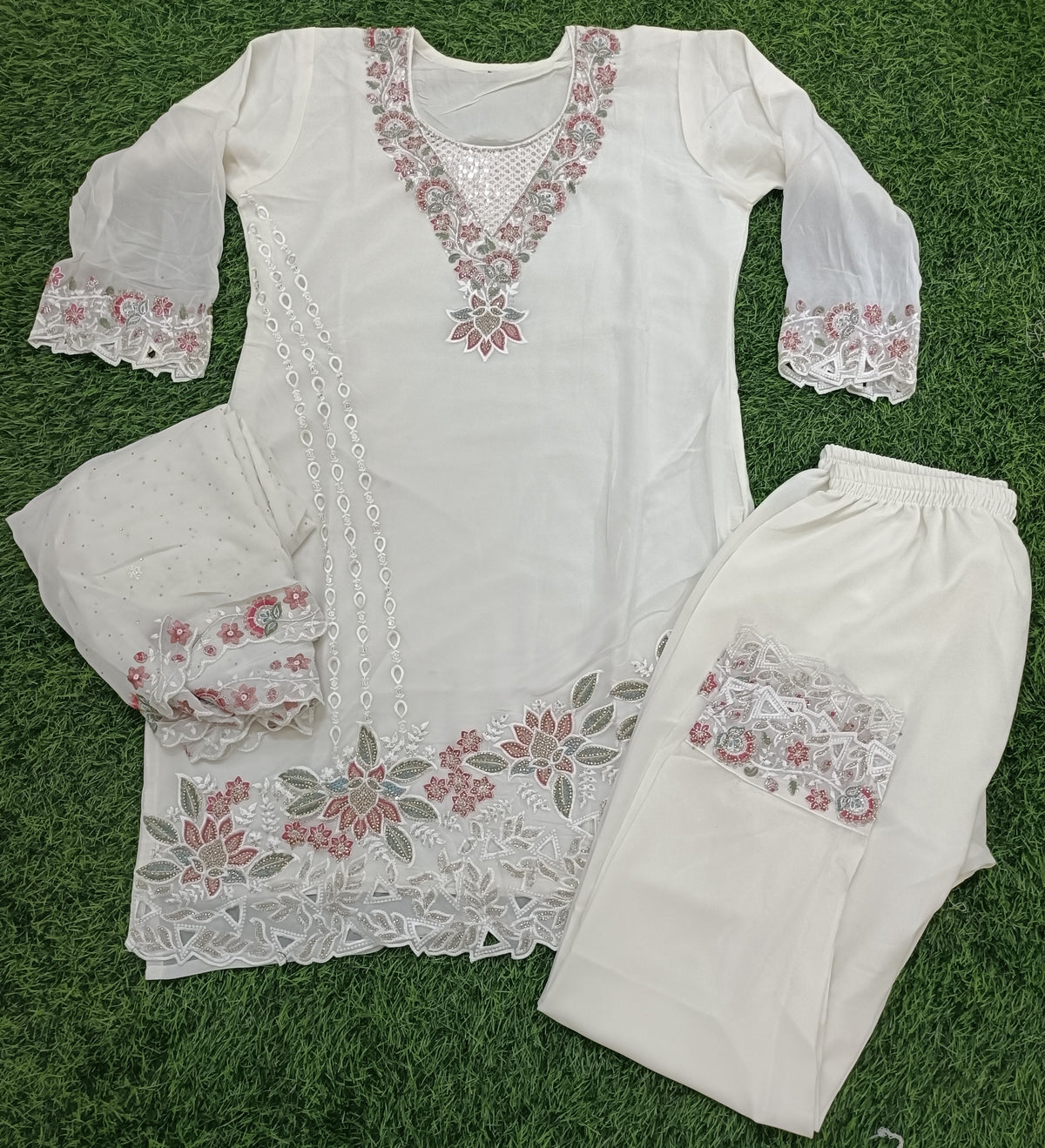 Women’s Off-White Georgette Embroidered 3-Piece Kurti set