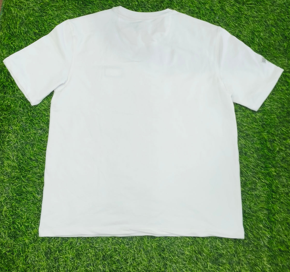 Men's White Minimal Chest Detail Round Neck T-Shirt