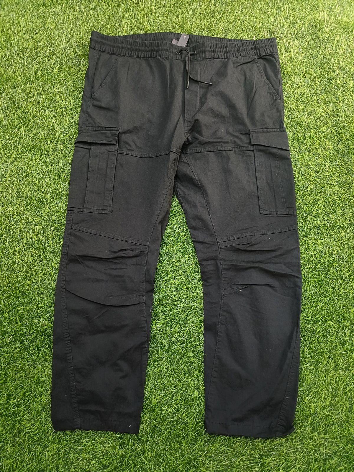 Men’s Black Relaxed Cargo Pant
