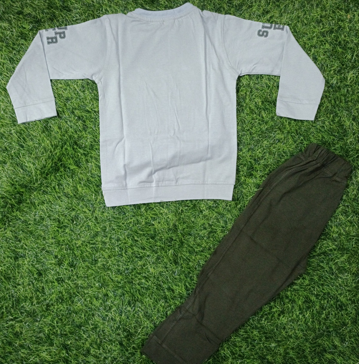 Kids Light Grey Printed Full Sleeve T-Shirt & Dark Olive Green Pant Set