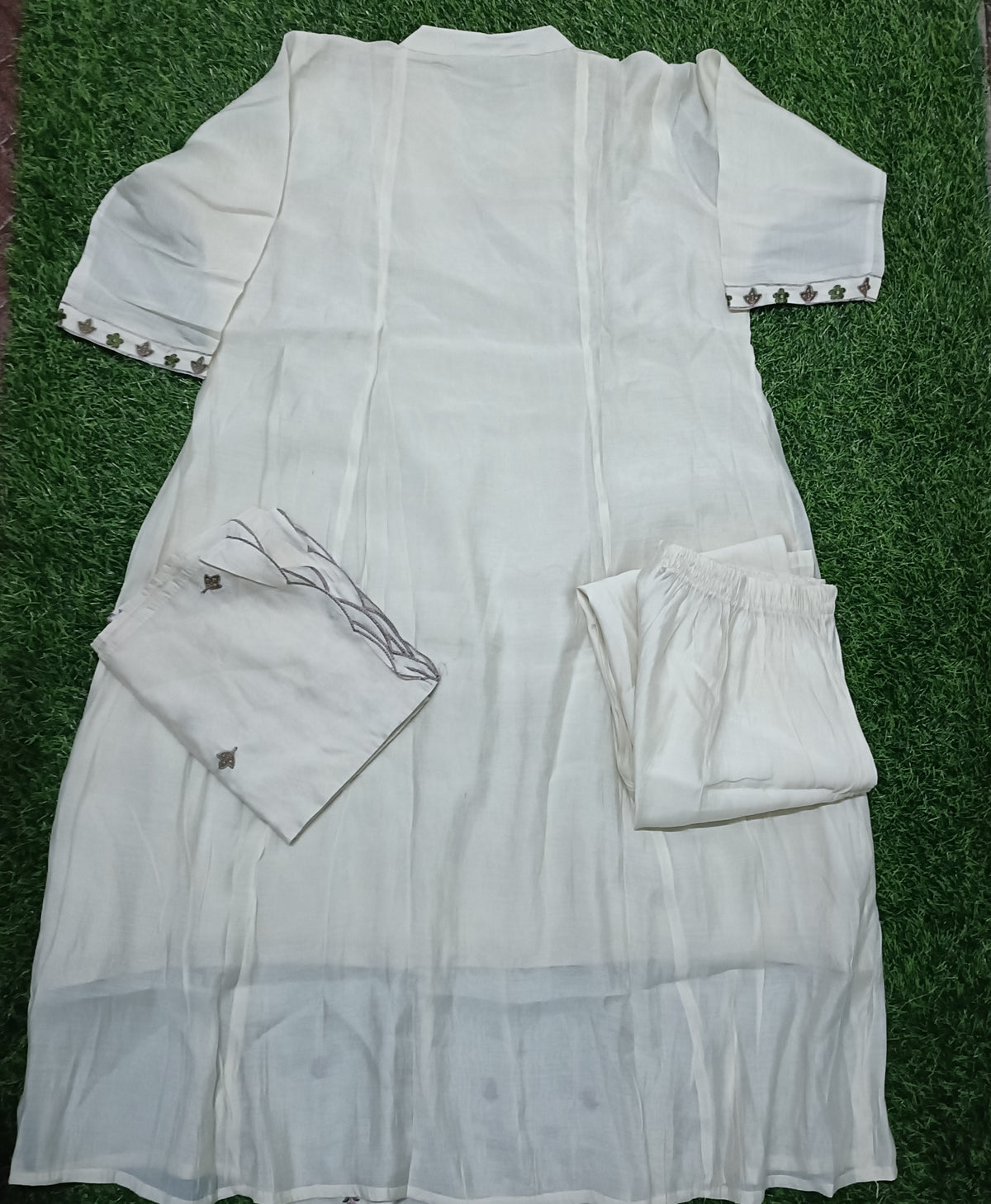 Women’s Off White Floral Embroidered 3-Piece Kurti Set