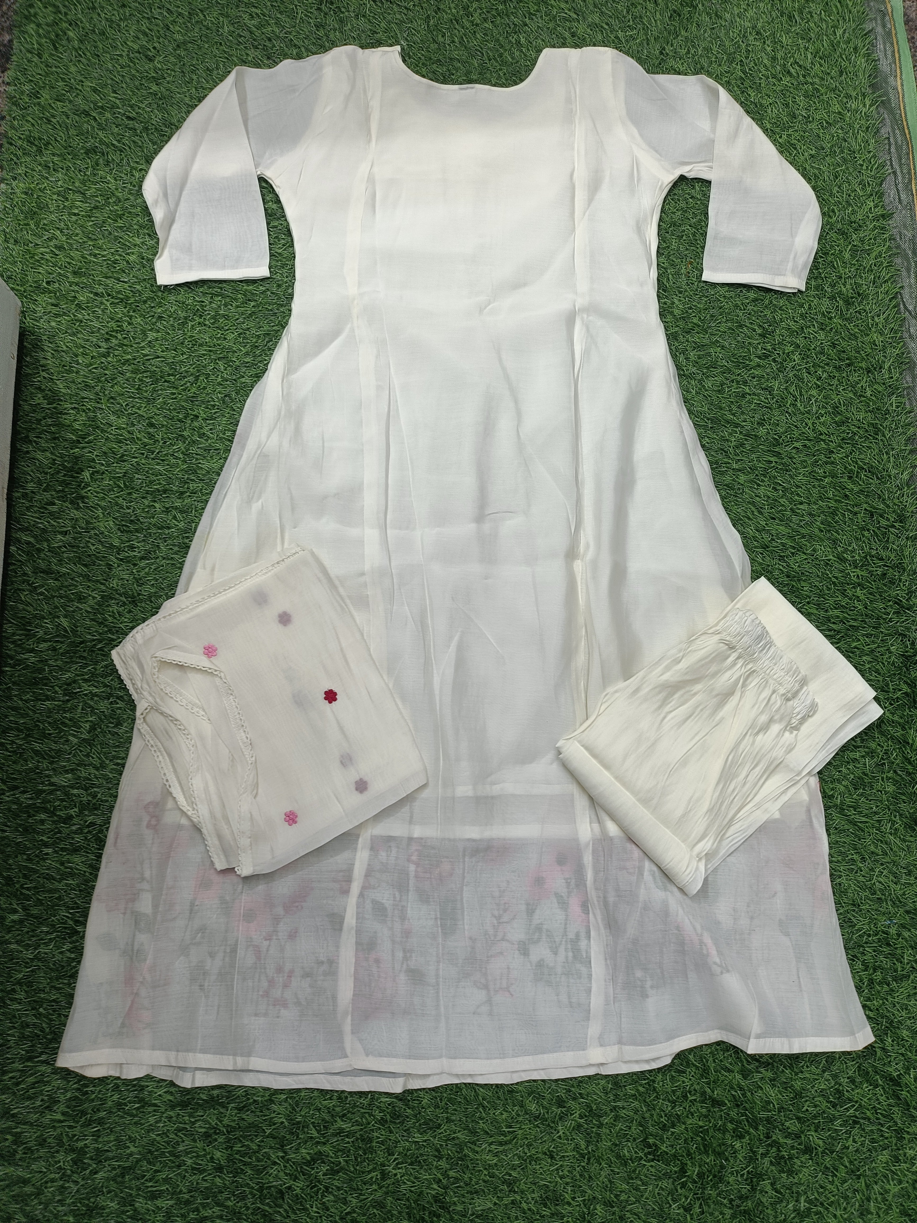 Elegant Off-White Silk Embroidered 3-Piece Kurti Set
