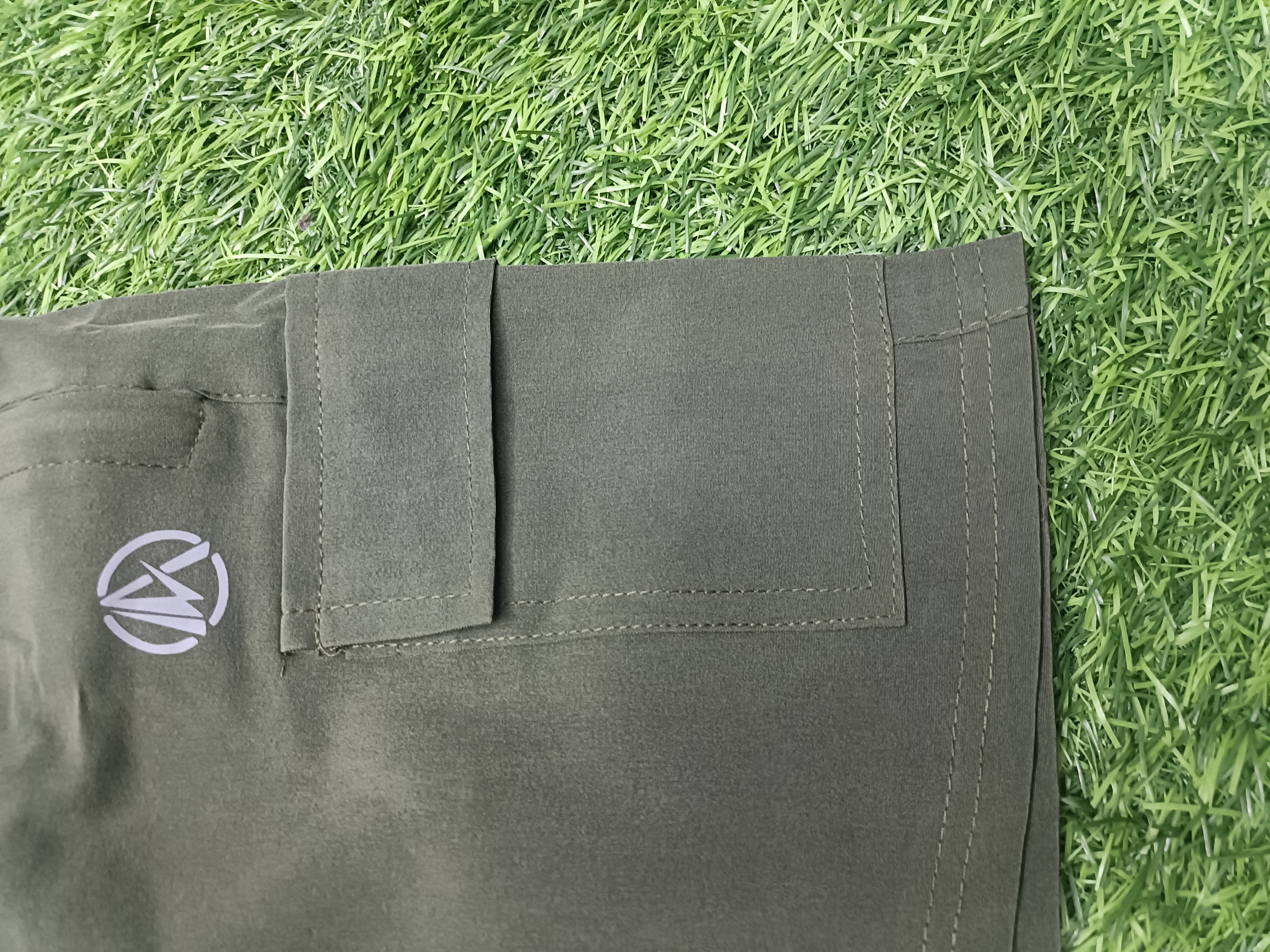 Men's Elastic Waist Olive Green Cargo Shorts with Zipper Pocket