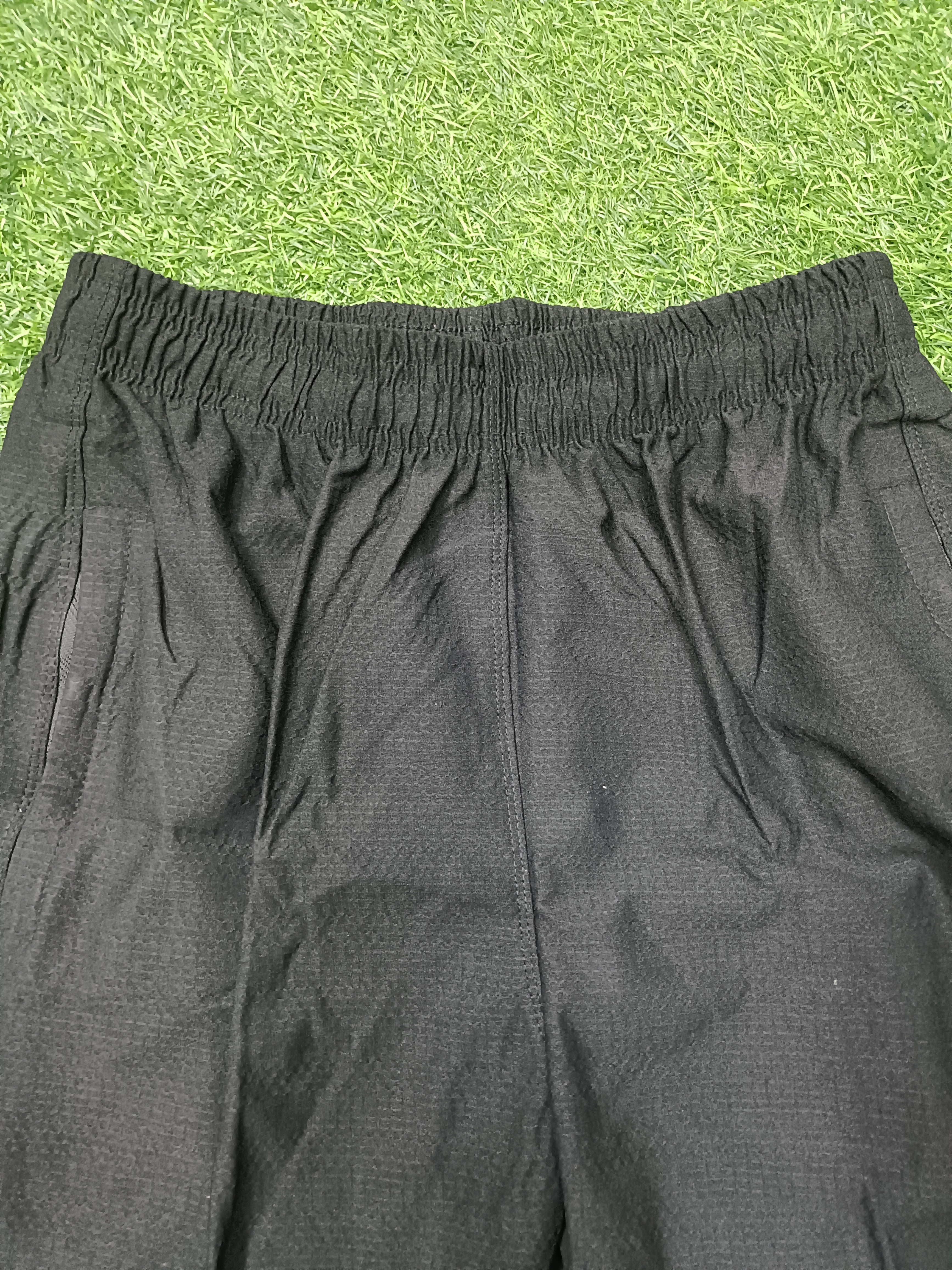 Men’s Black color Textured Sports Shorts with Elastic Waist & Zipper Pockets