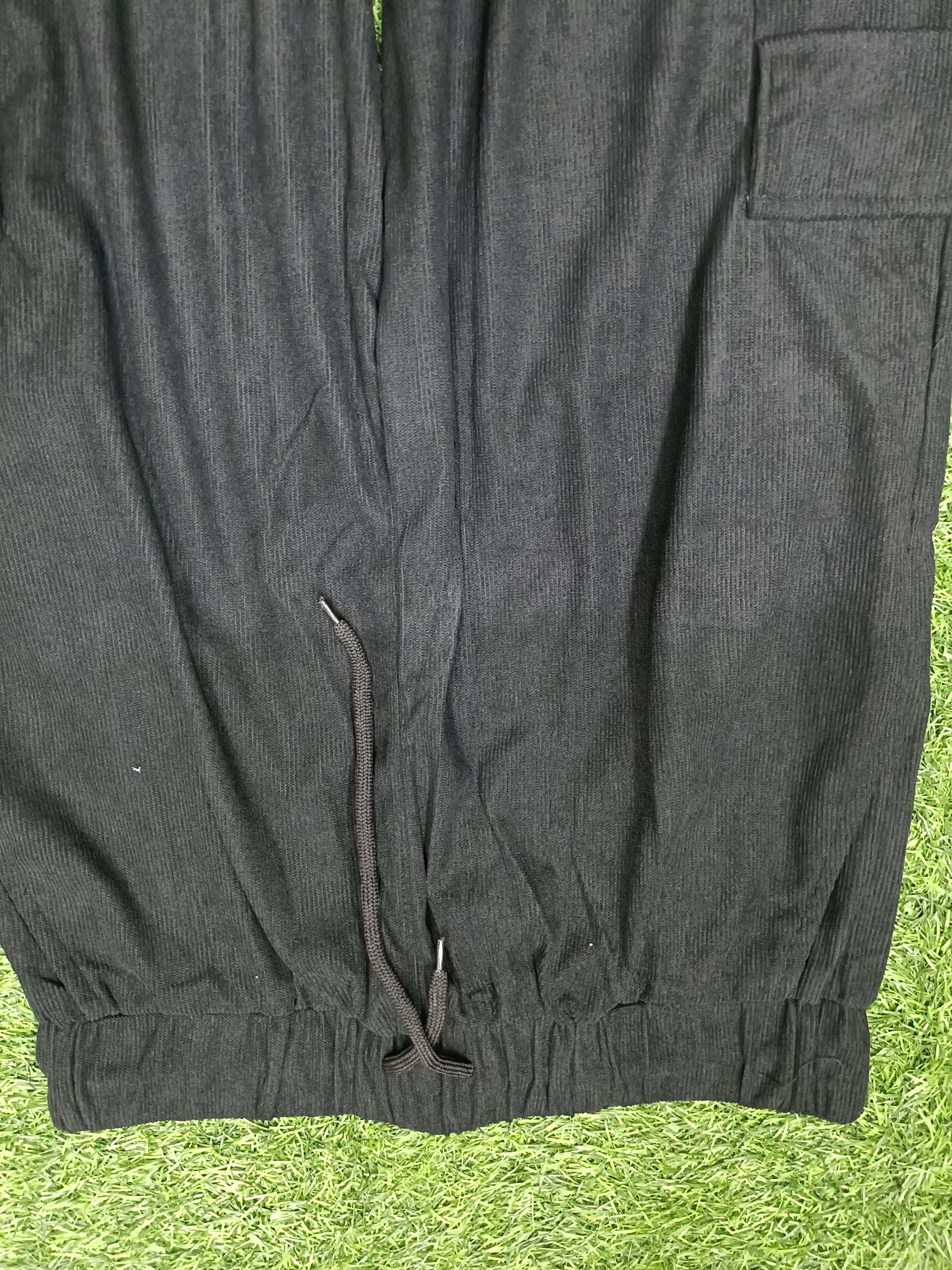 Men's Black Sporty Cargo Track Pants with Zipper Pockets