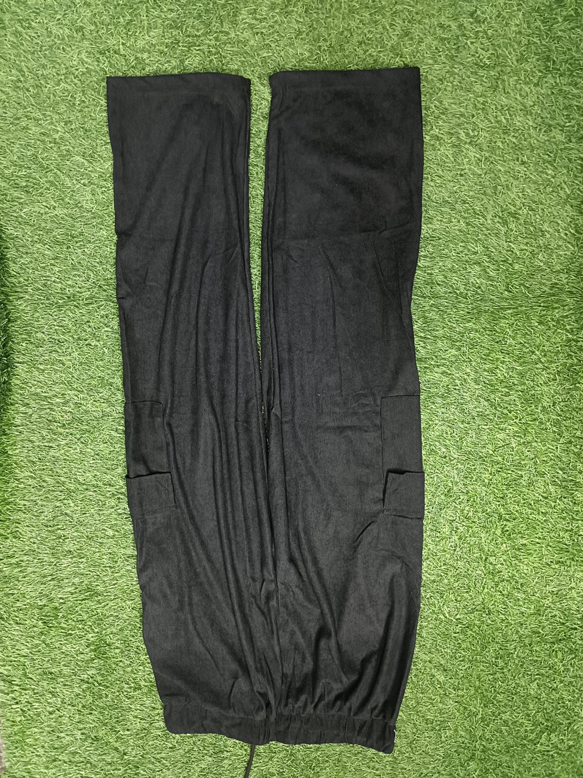 Men's Black Sporty Cargo Track Pants with Zipper Pockets