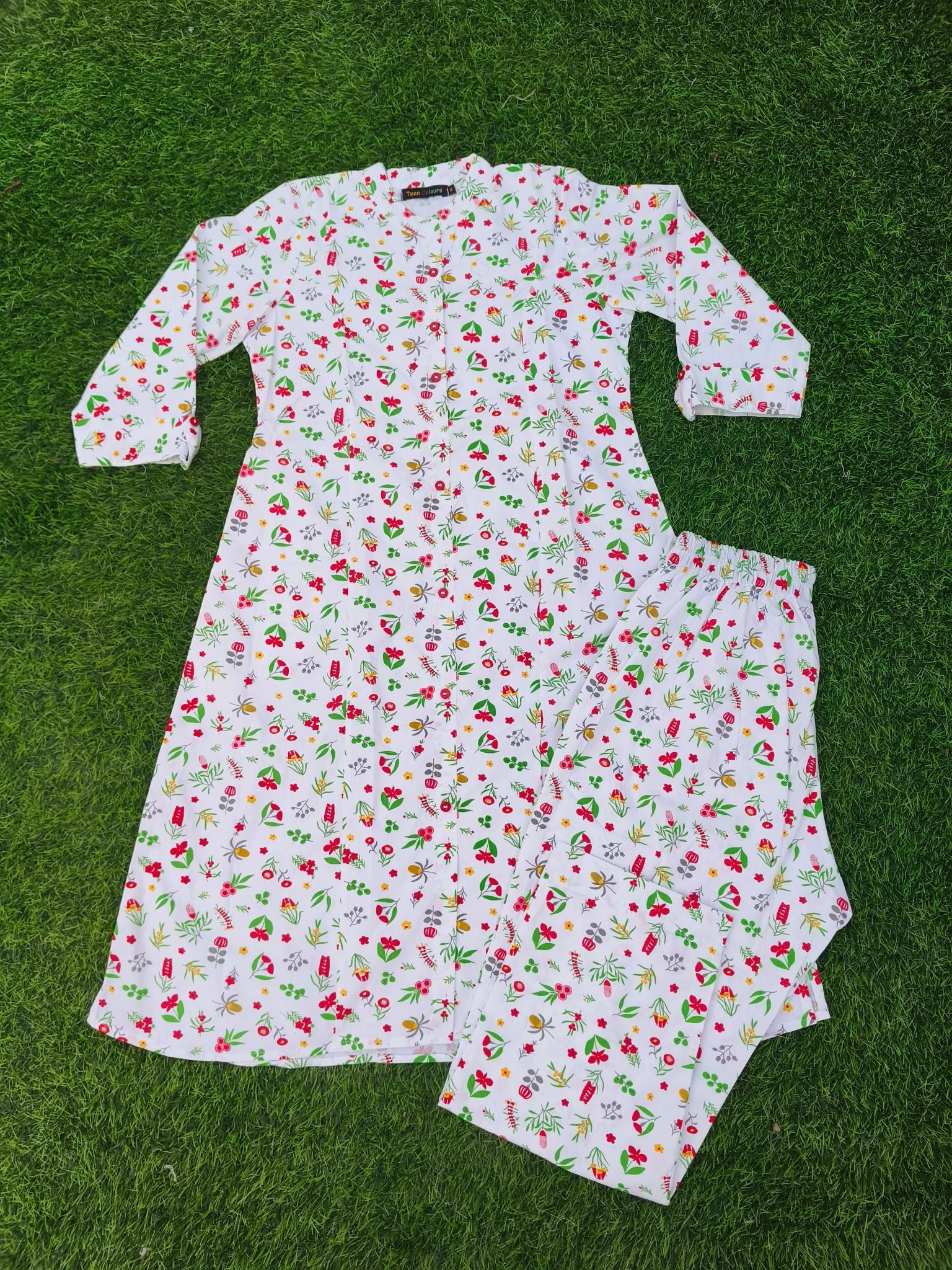 Women's Off-White Floral Print Princess Cut Kurti & Pant Co-Ord Set with Mandarin Collar and Folded Cuff Sleeves