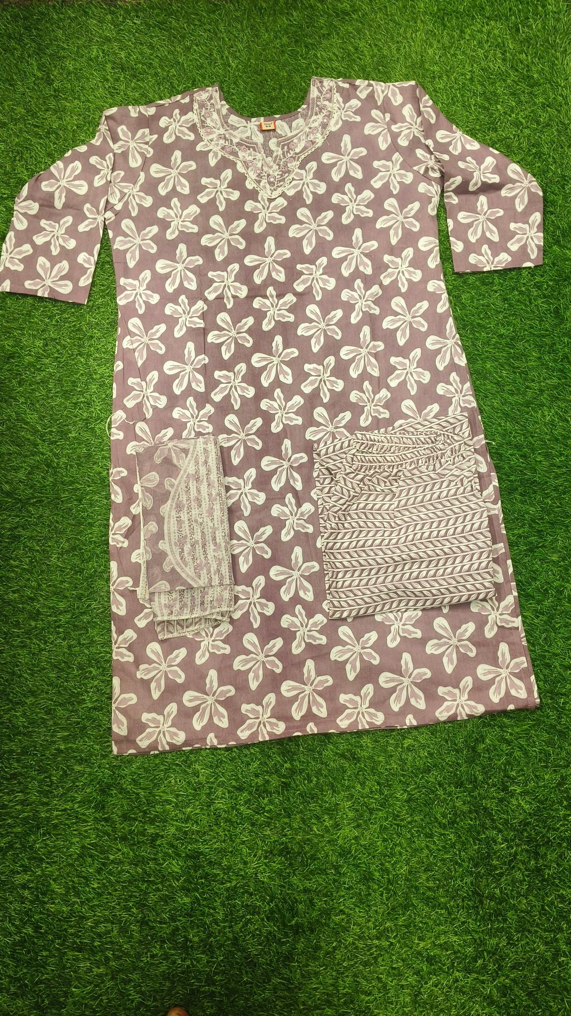 Elegant Mauve and White Floral Printed Cotton 3-Piece Kurti Set