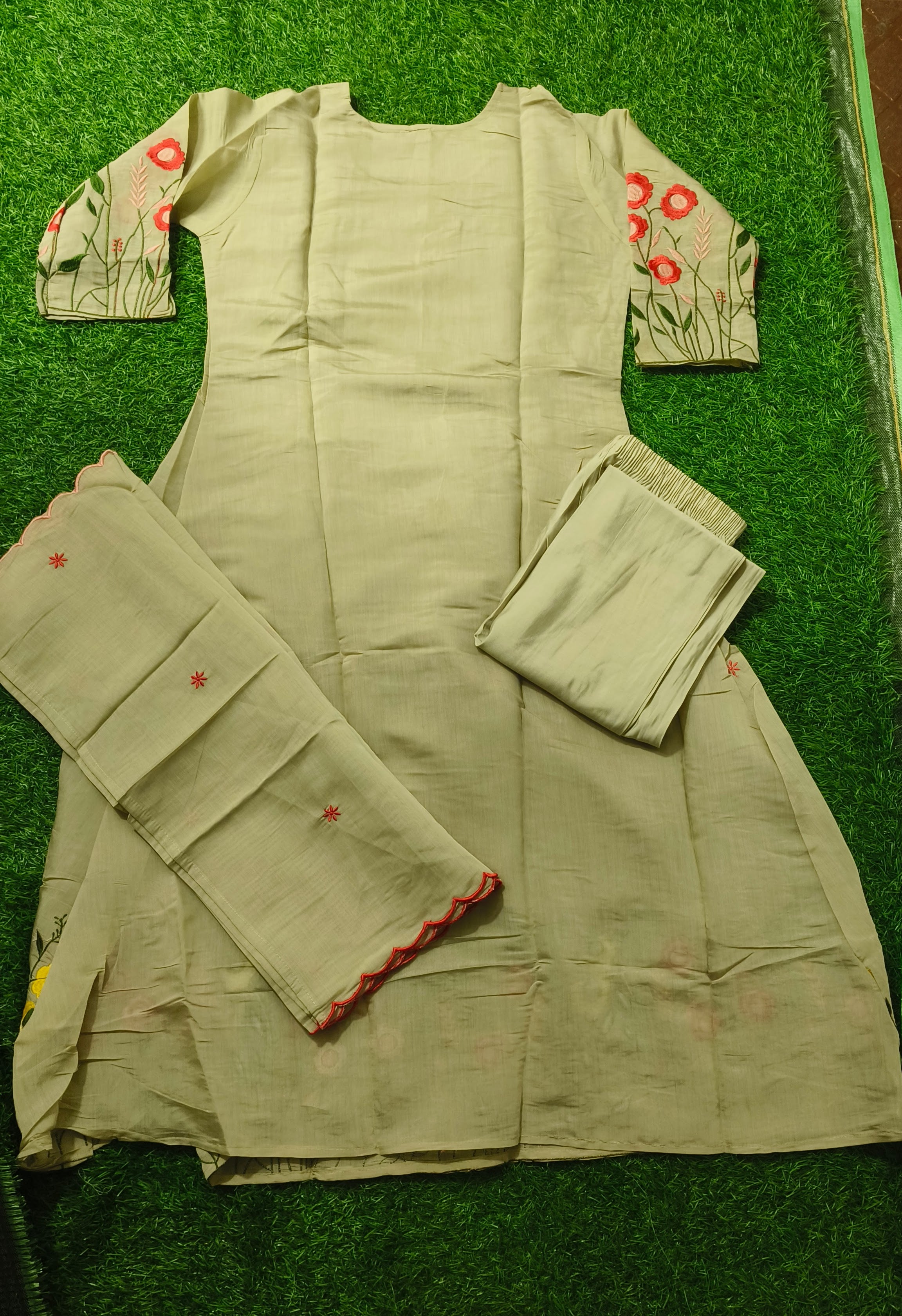 Elegant Light Grey Silk Embroidered 3-Piece Kurti Set