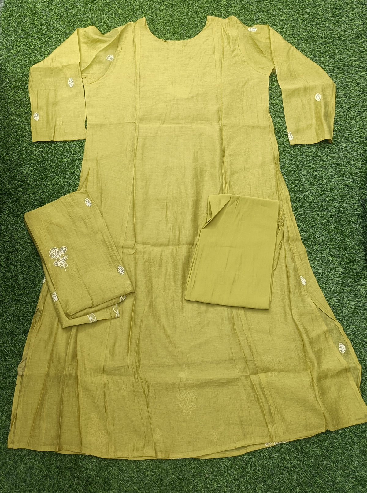 Women’s Olive Green Floral Embroidered Rayon 3-Piece Kurti Set