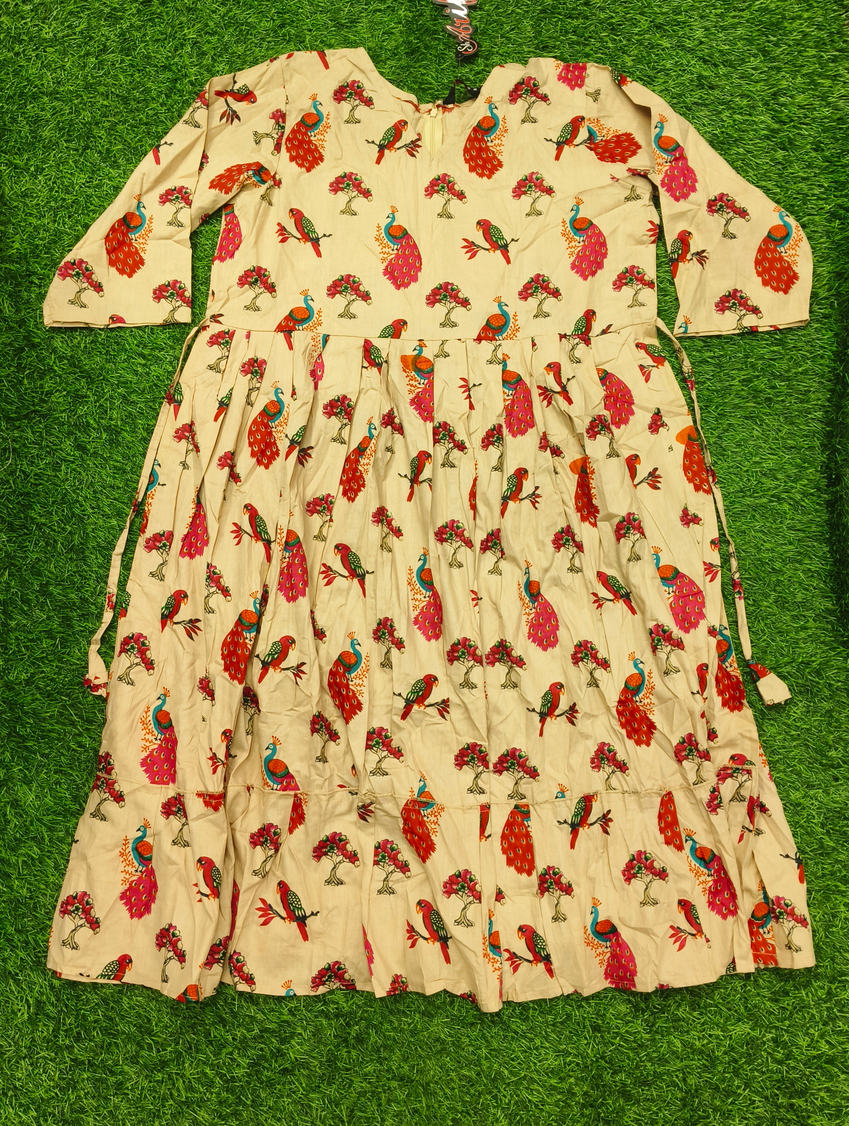Women's Cream Paisley Print Two-Step Umbrella Top with V-Neck