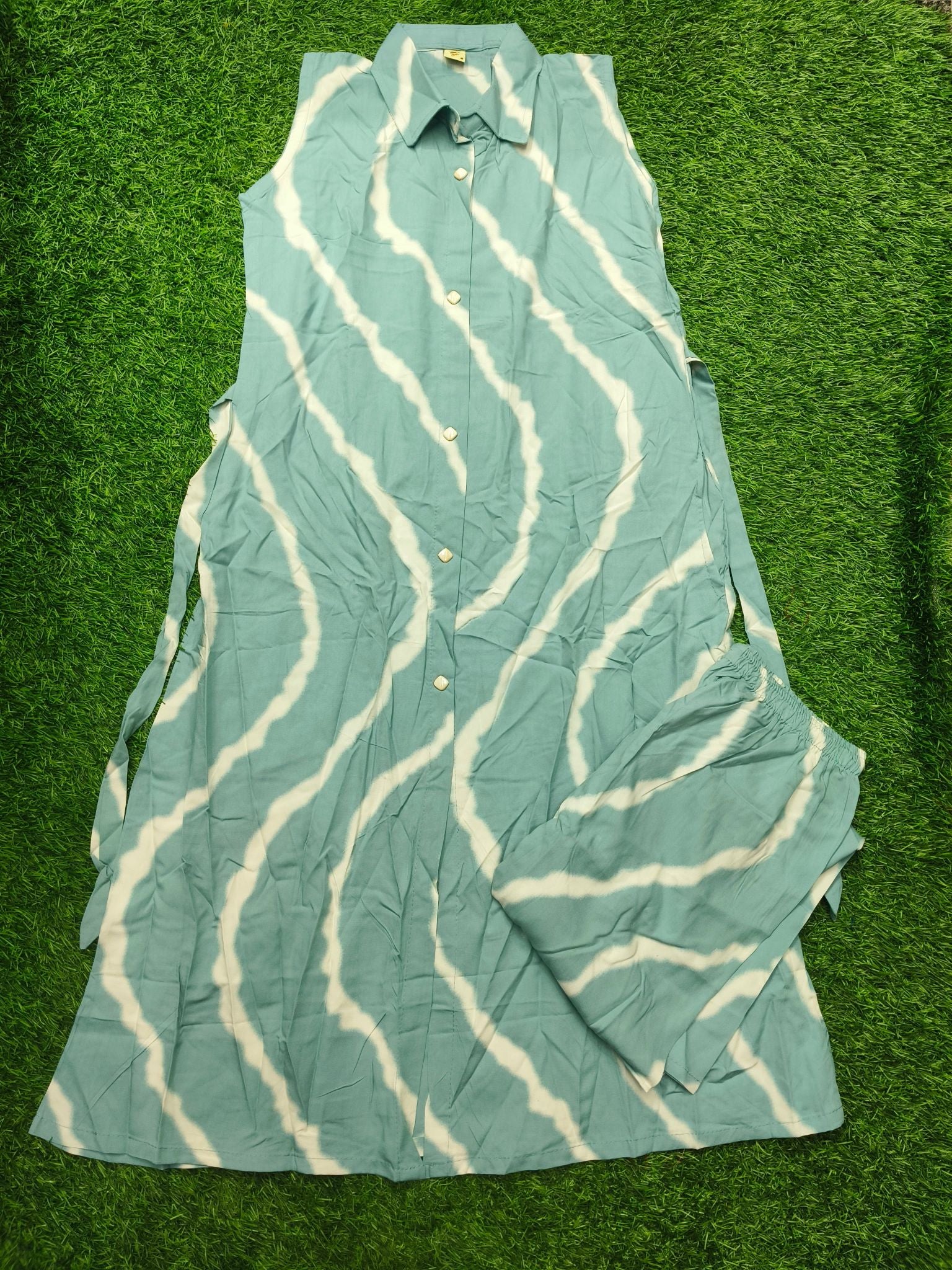 Women's Greenish Blue Sleeveless Kurti Co-Ord Set with Spread Collar Design