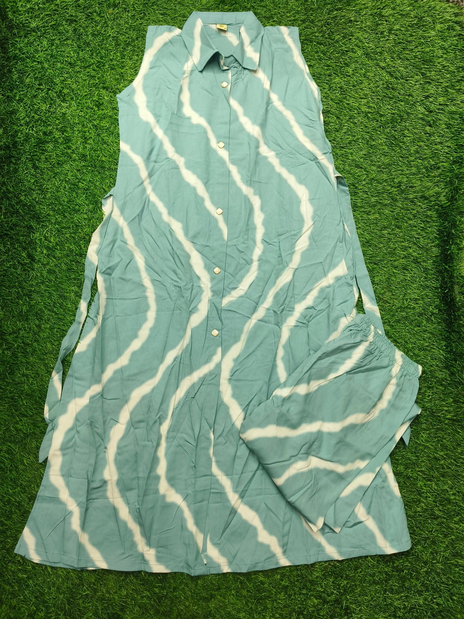 Women's Greenish Blue Sleeveless Kurti Co-Ord Set with Spread Collar Design