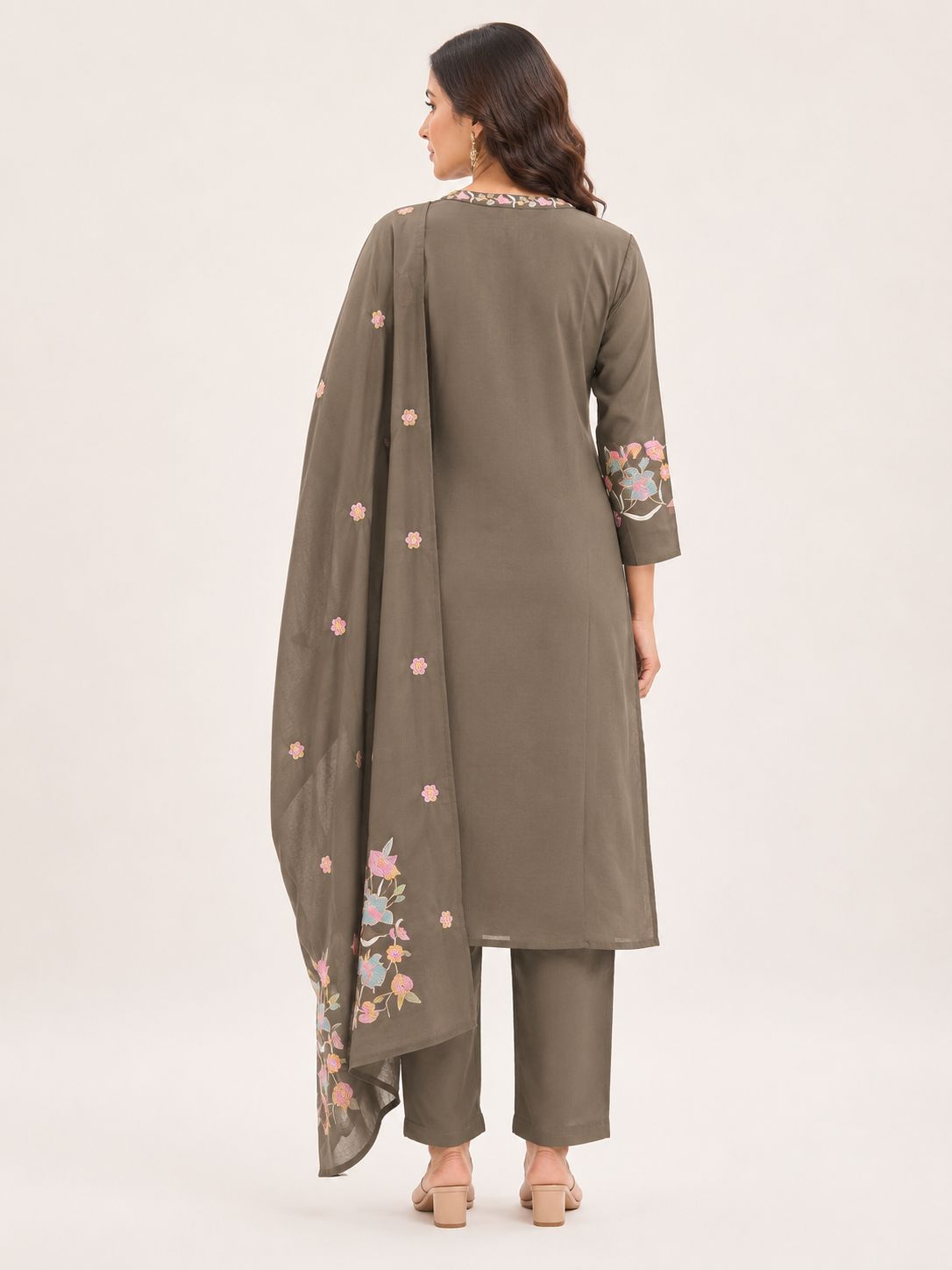 Women's Traditional Cream Kurti 3-Piece Set with V-Neck embroidery work