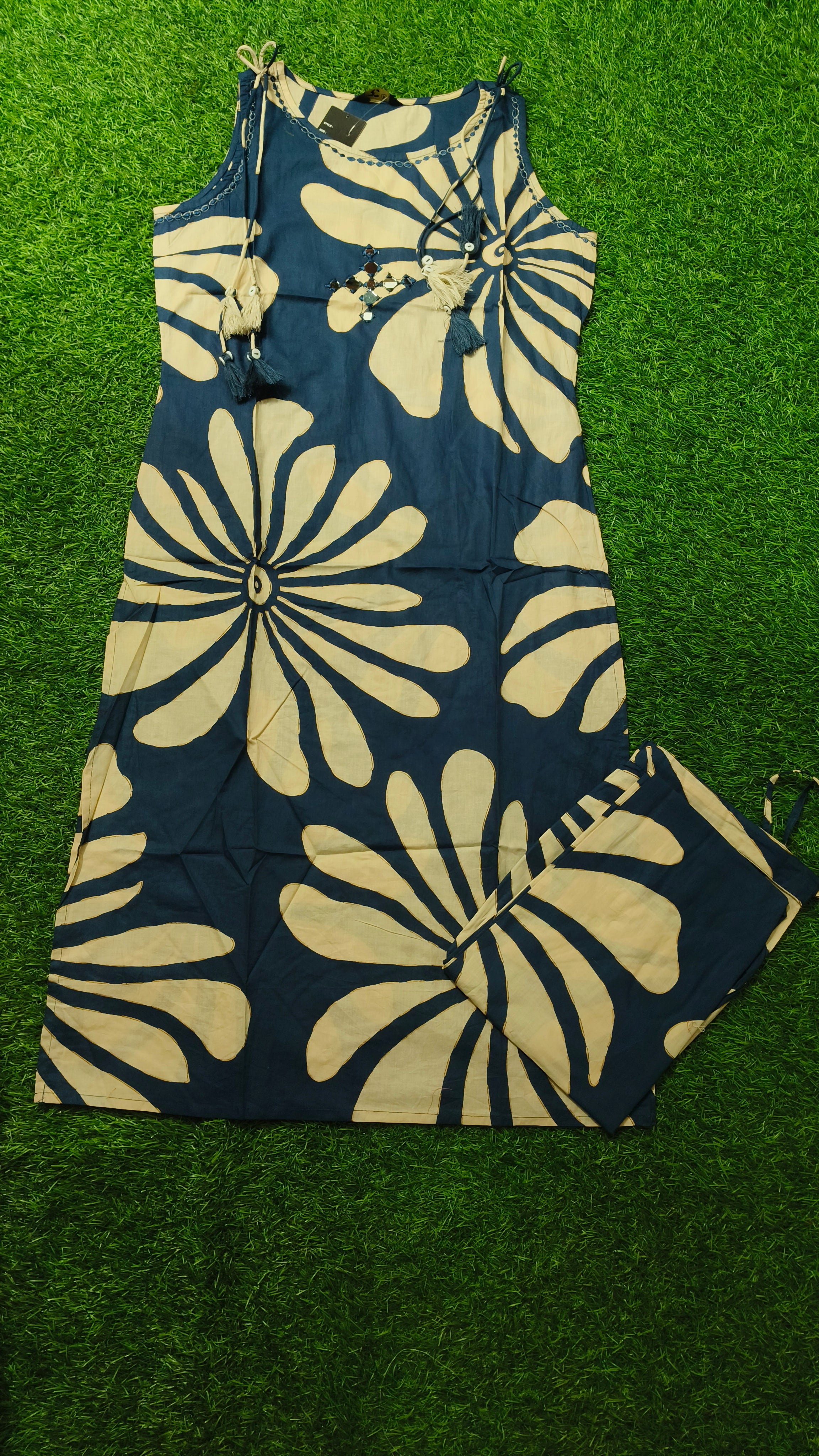 Elegant Blue and Off-White Large Floral Print Cotton 2-Piece Kurti Set