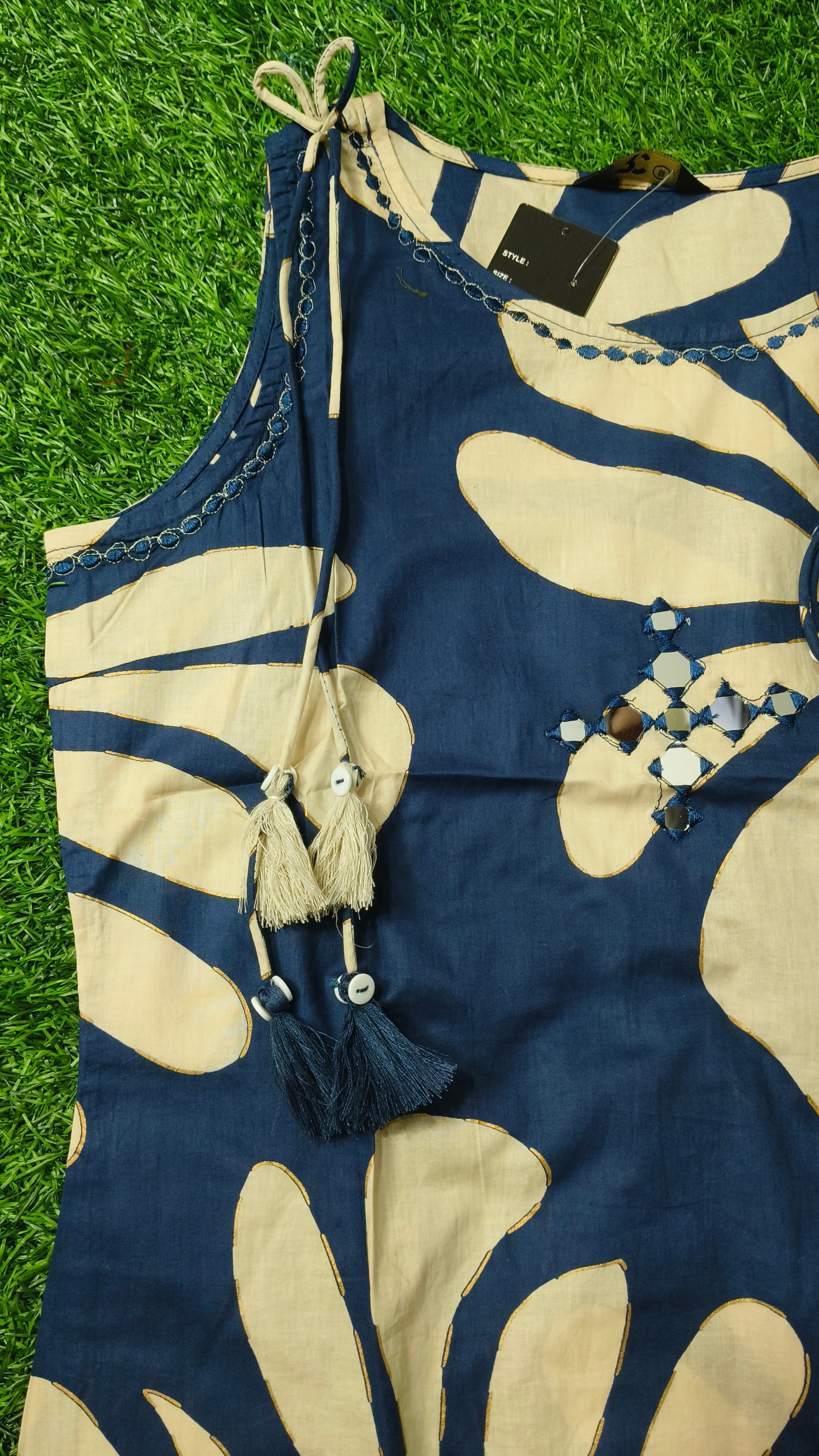 Elegant Blue and Off-White Large Floral Print Cotton 2-Piece Kurti Set