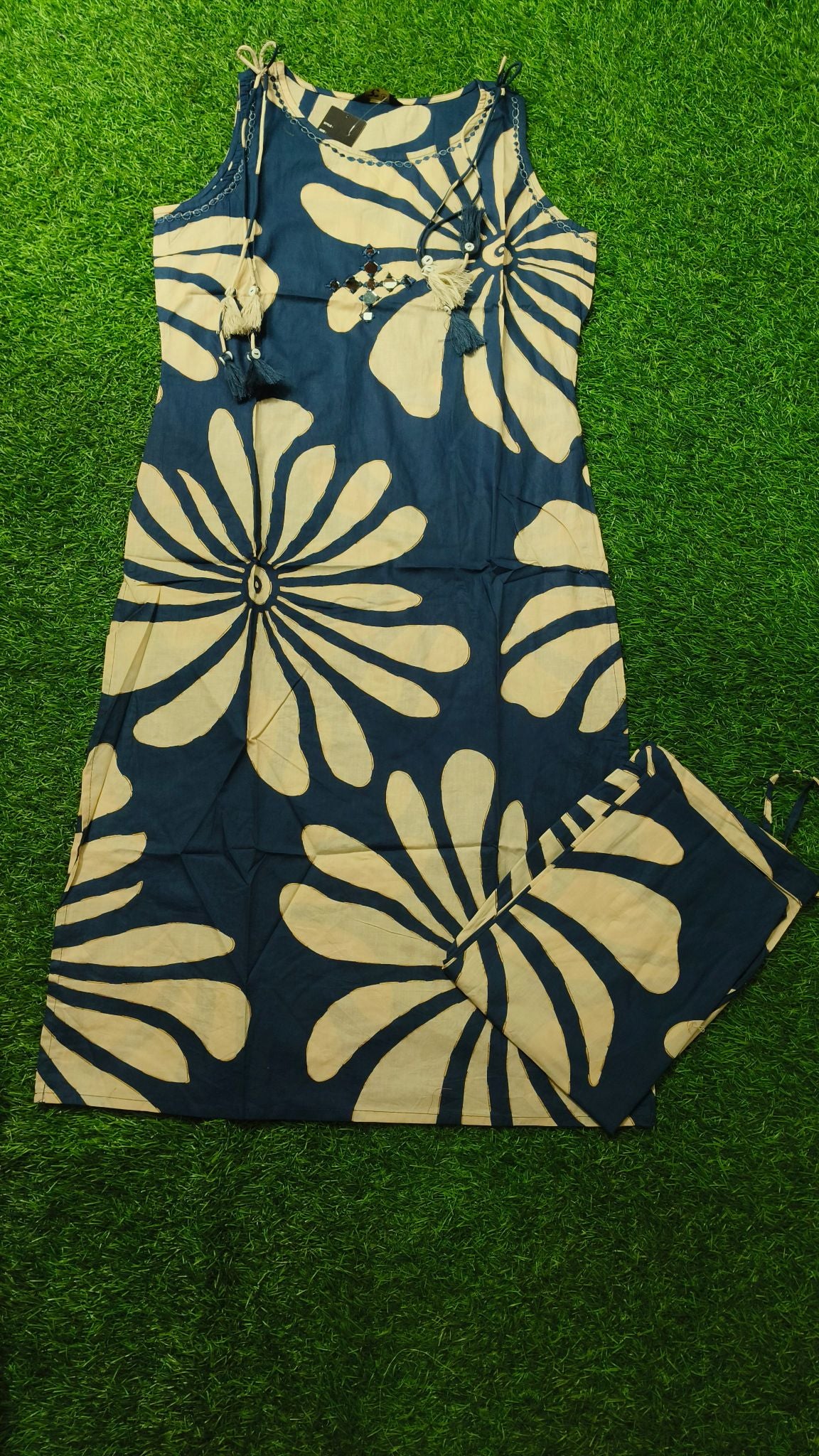 Elegant Blue and Off-White Large Floral Print Cotton 2-Piece Kurti Set