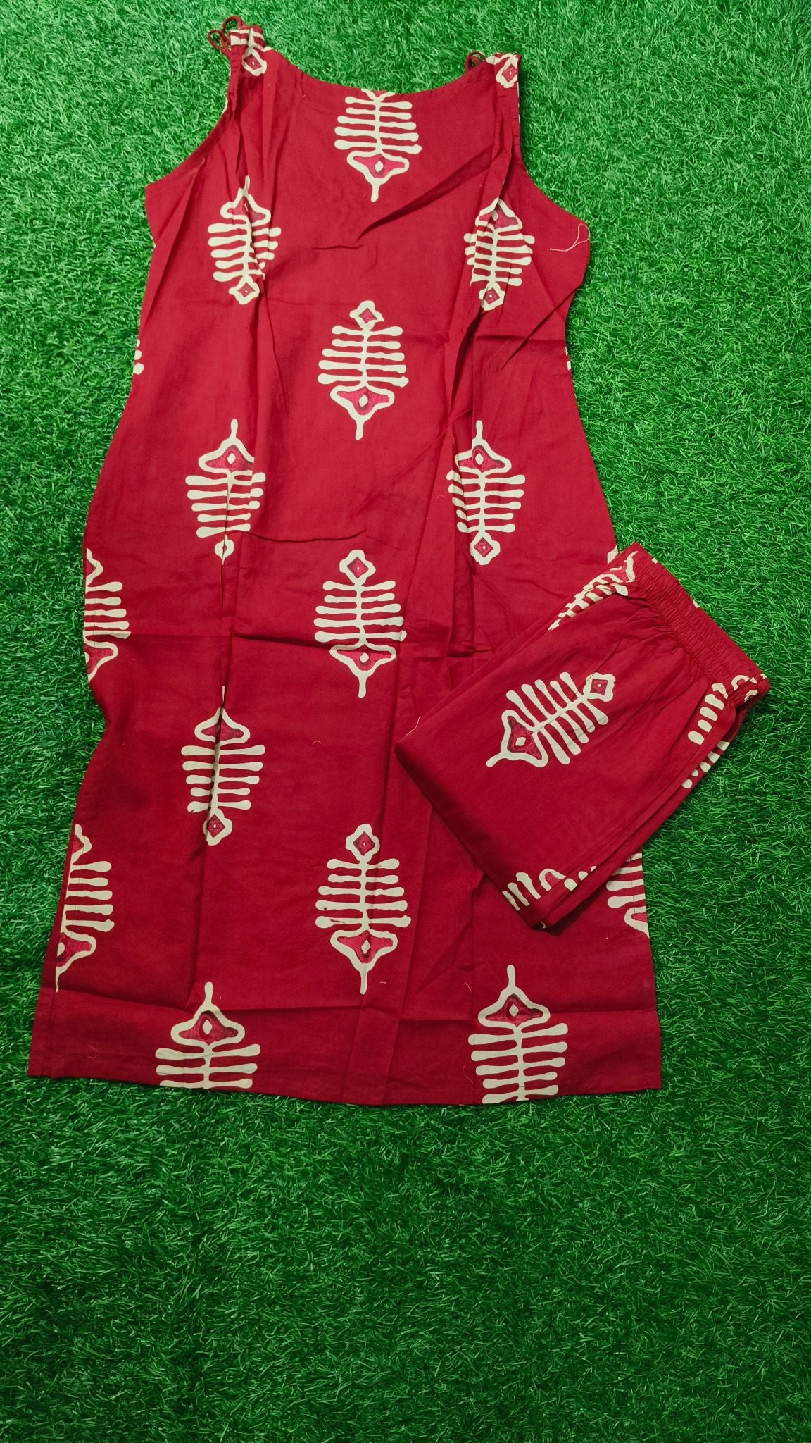 Elegant Maroon and Off-White Abstract Motif Cotton Sleeveless 2-Piece Kurti Set