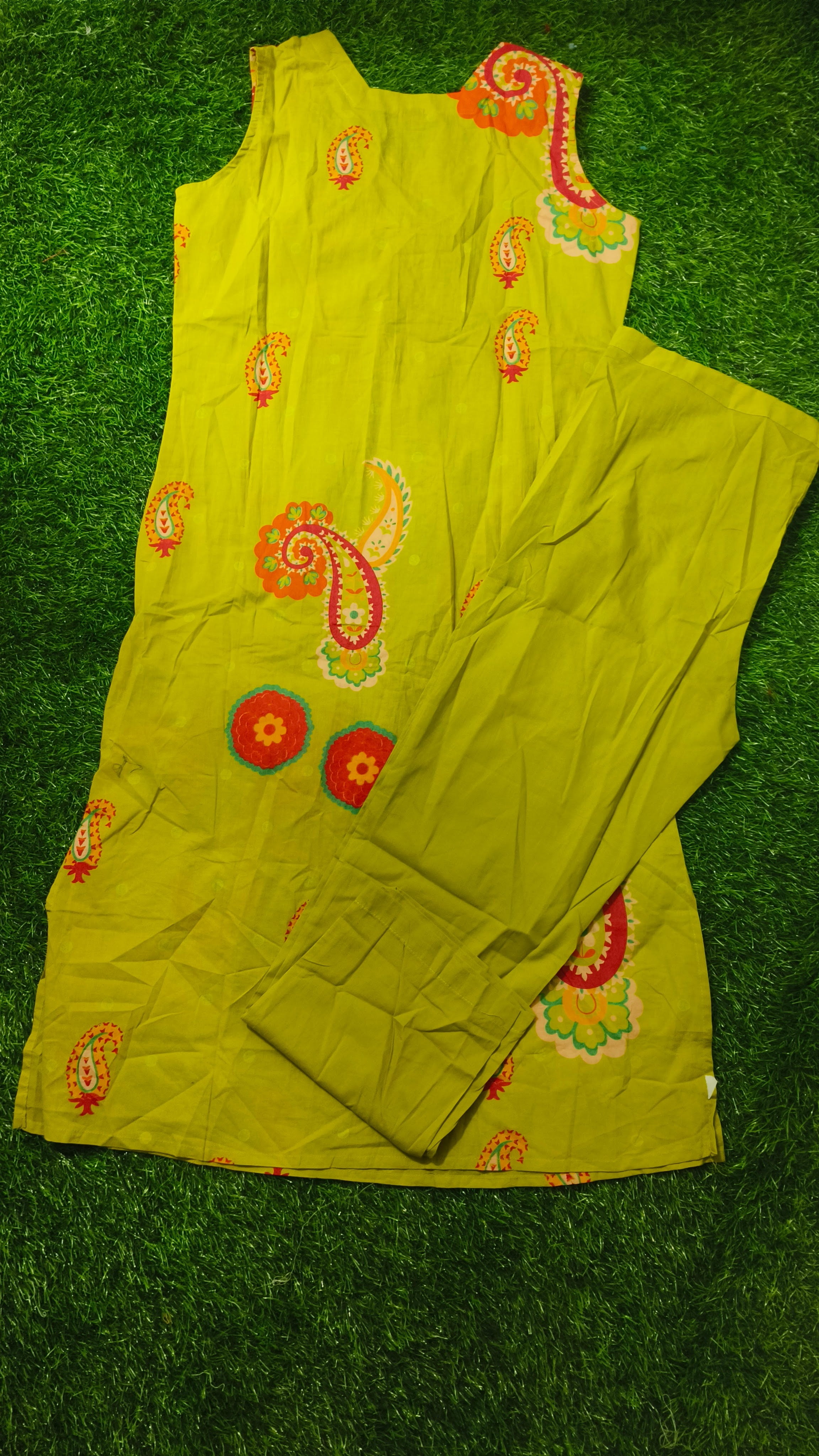 Vibrant Olive Green Printed Sleeveless 2-Piece Cotton Set