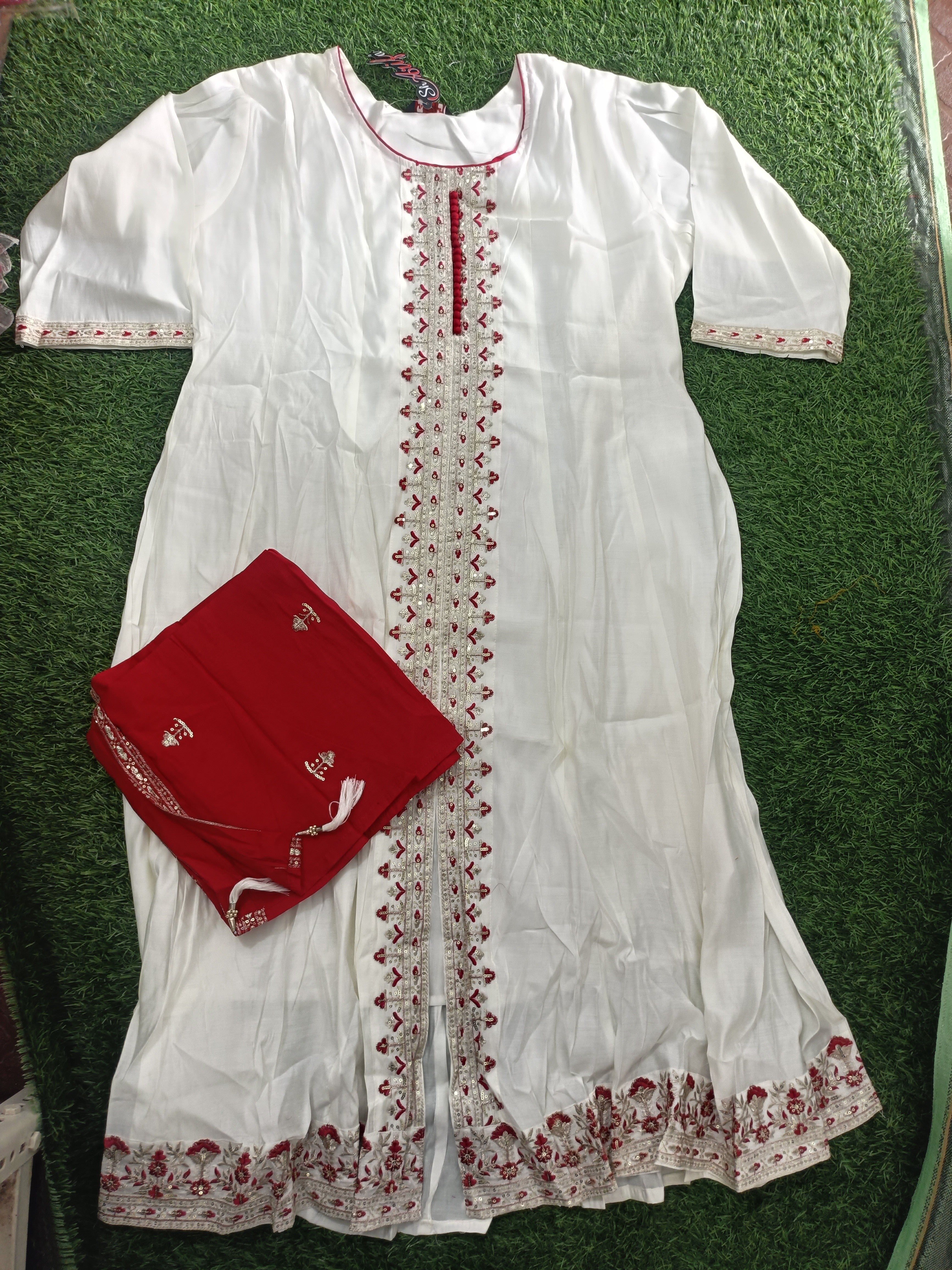 Elegant Off-White Silk Embroidered Top and Chunni Set