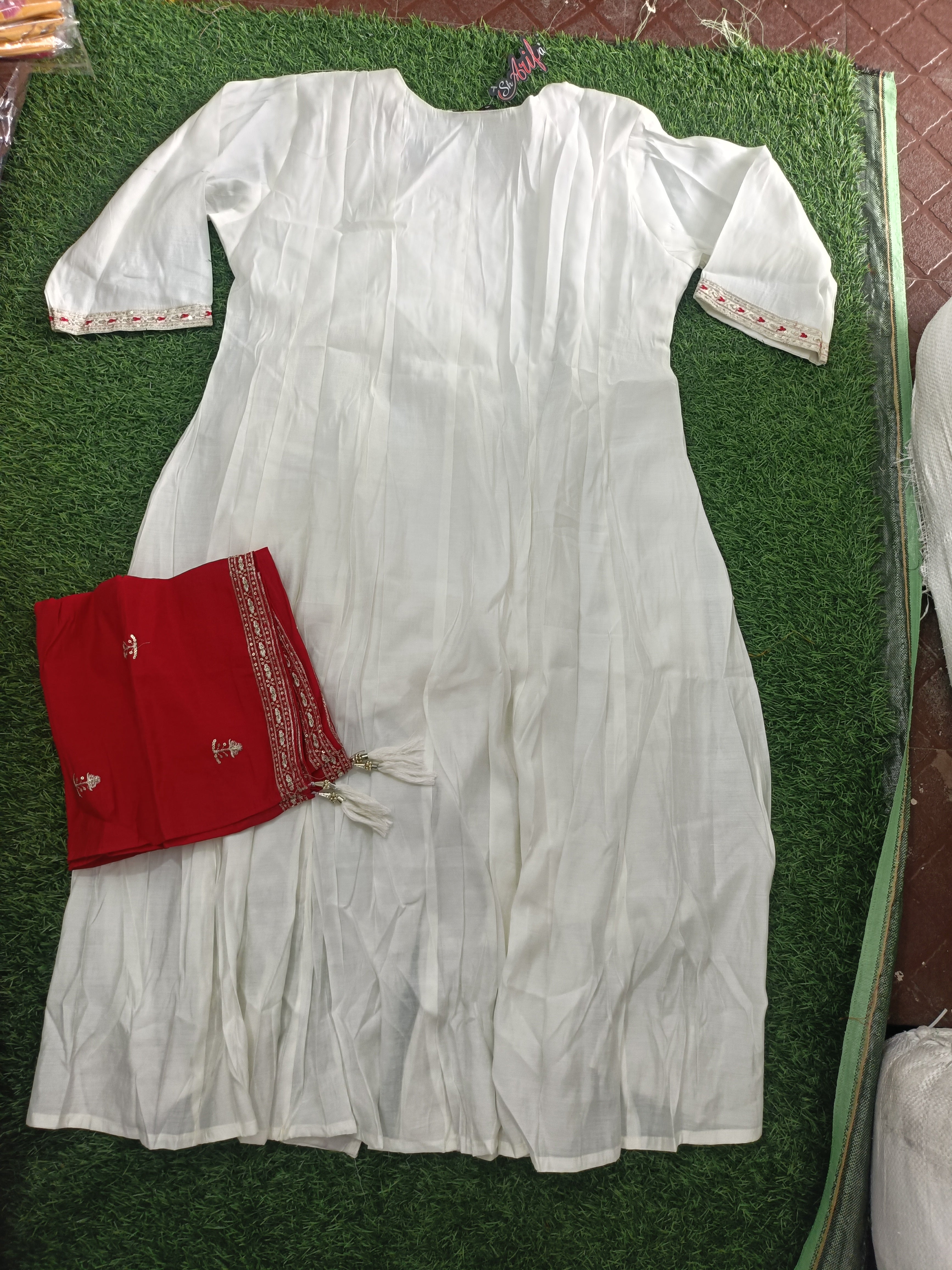 Elegant Off-White Silk Embroidered Top and Chunni Set