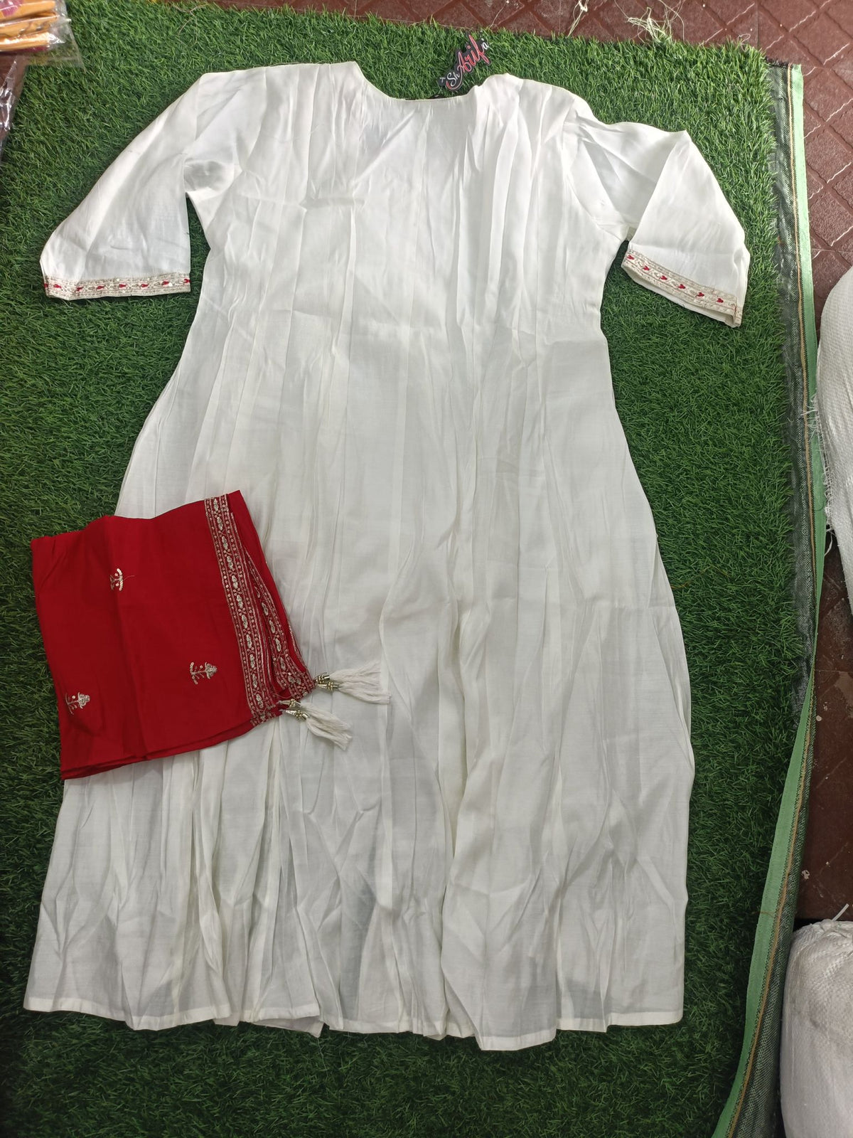 Elegant Off-White Silk Embroidered Top and Chunni Set