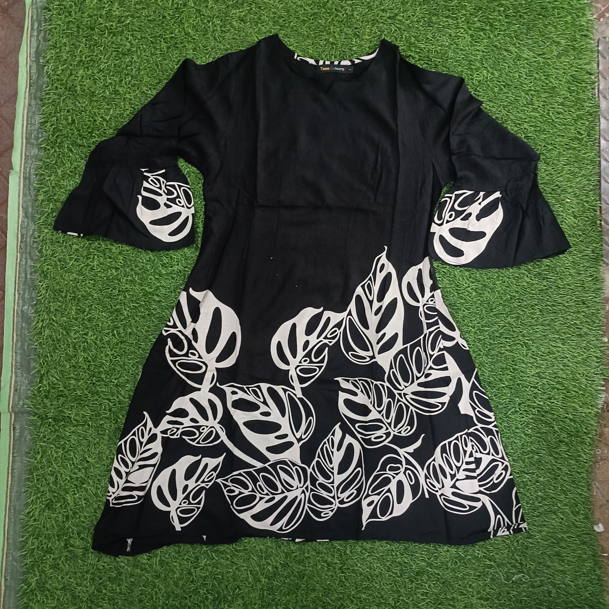 Teen Colours Black and White Leaf Print Casual Cotton Kurti / Tunic
