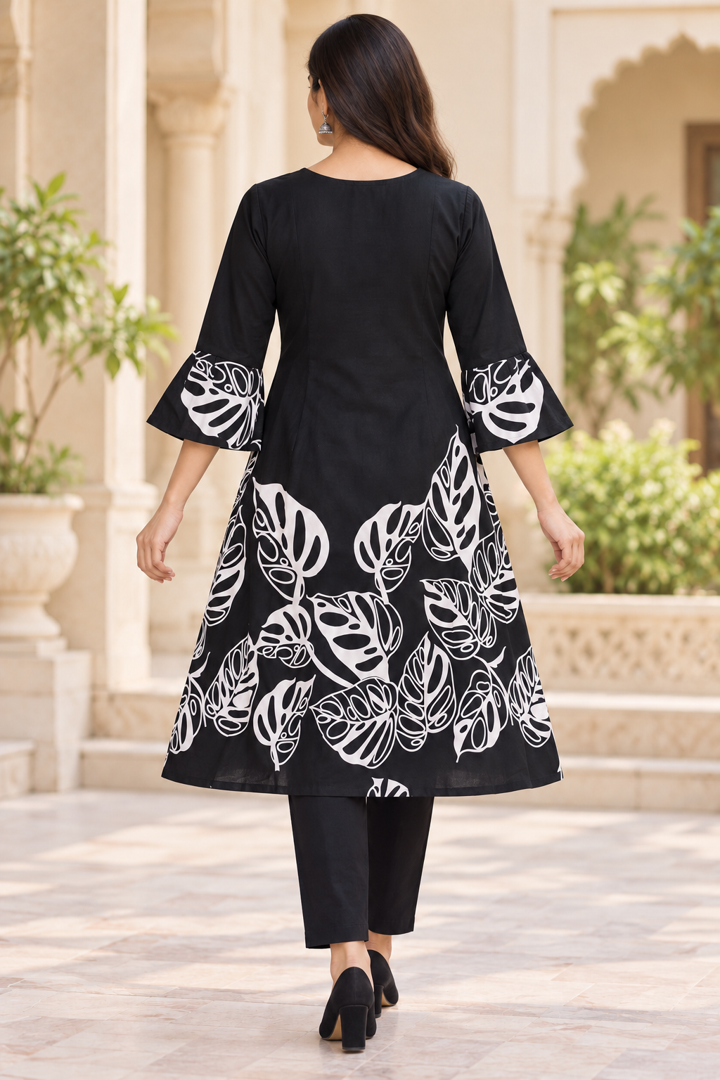 Teen Colours Black and White Leaf Print Casual Cotton Kurti / Tunic