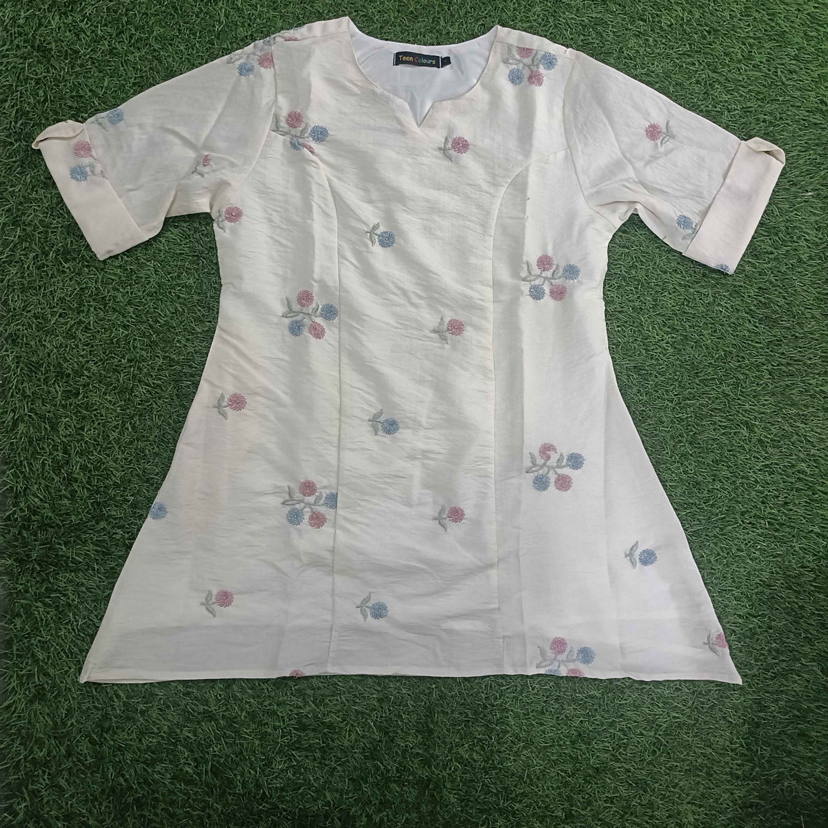 Teen Colours Off-White Floral Embroidered Casual Cotton Kurti / Tunic