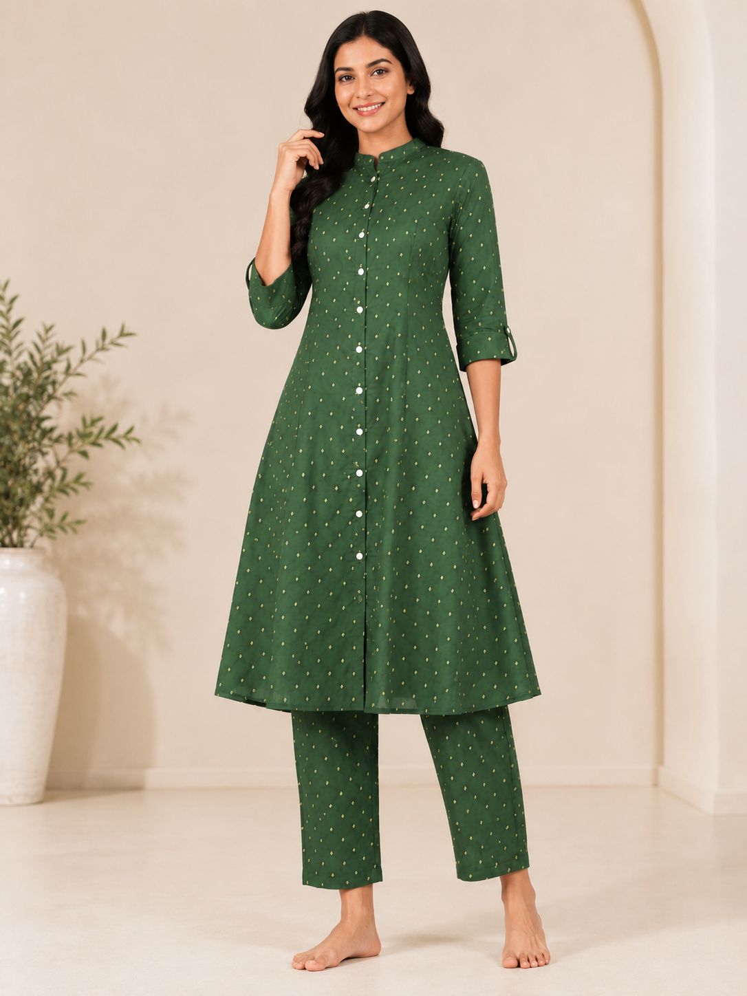 Women's Bottle Green Paisley Print Princess Cut Kurti & Pant Co-Ord Set with Mandarin Collar and Folded Cuff Sleeves